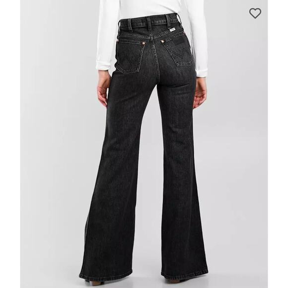 Wrangler Wanderer High Rise Flare Jean Essential Black Sz W31 L30 - Picture 3 of 9